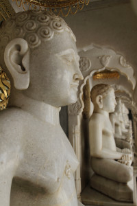 ...also a kind of "faces of mumbai" - jain tempel, substitutional for thousands of religious symbols.
