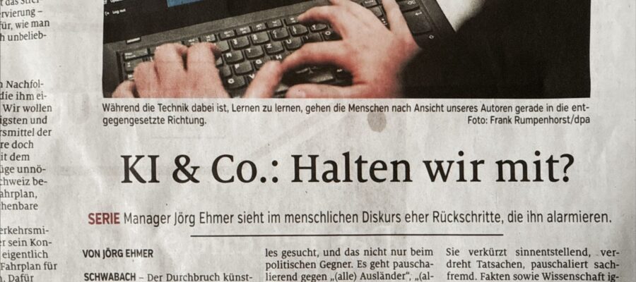 KI lernt lernen - und wir Menschen Zeitungsausschnitt, oben ein Foto eines aufgeklappten Laptops, man sieht die Hände beim Tippen, darunter der Artikel, Überschrift „KI&Co.: Halten wir mit?“ Dann auszugsweise der Text dieses Blogbeitrags zum Lernen von Technik und Verlernen der Menschen.